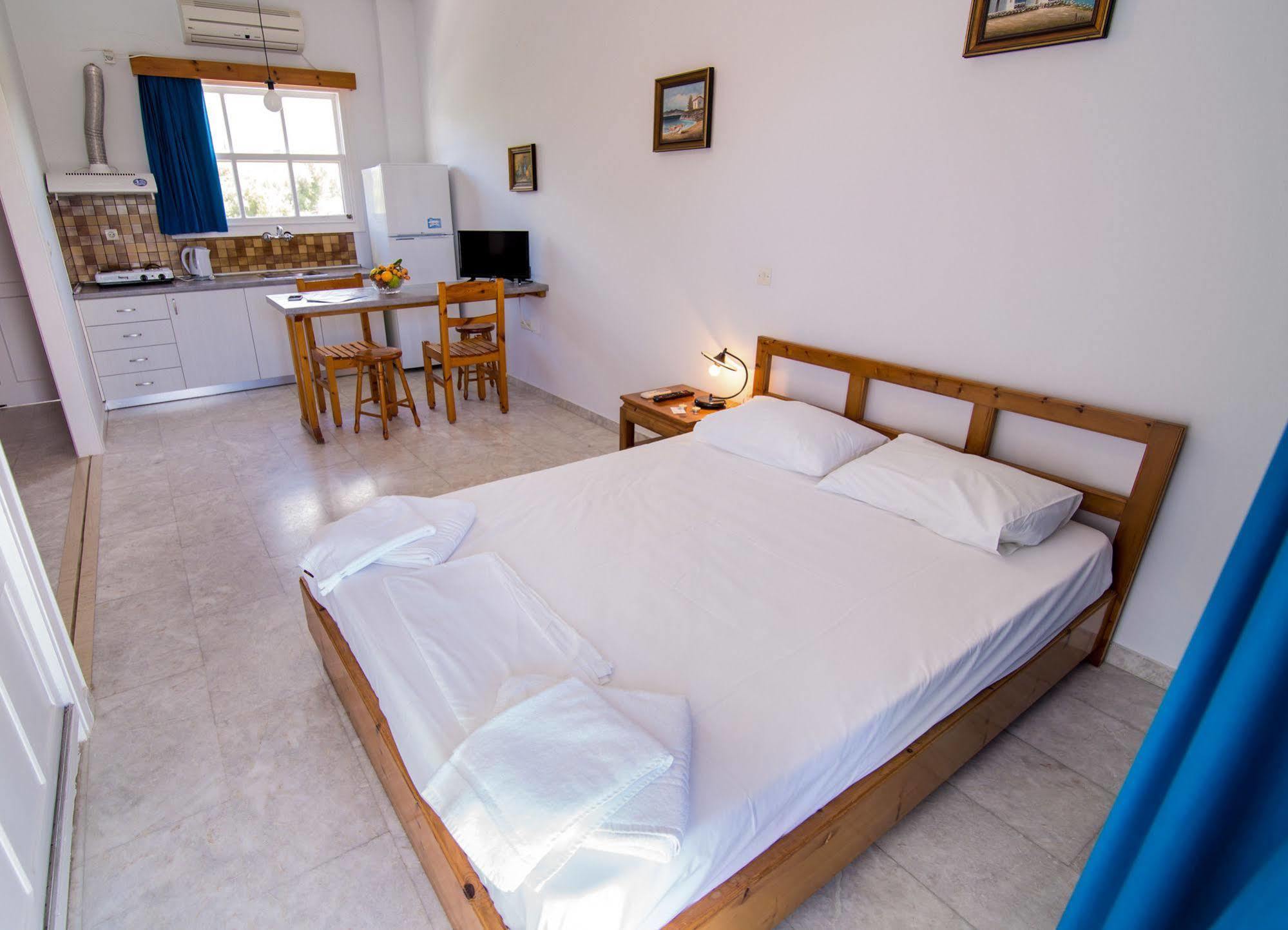 Theodora Apartments Avía المظهر الخارجي الصورة